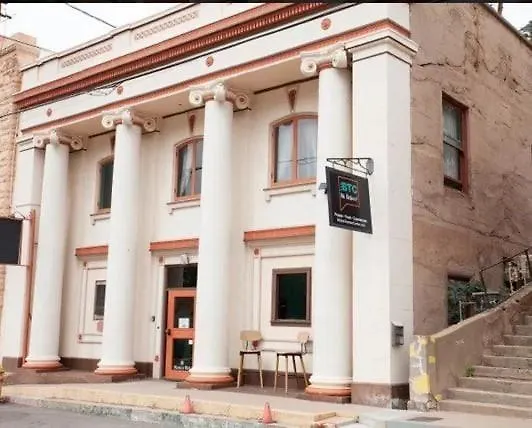 Deluxe At The Block Bisbee
