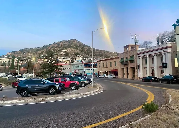 Deluxe At The Block * Bisbee